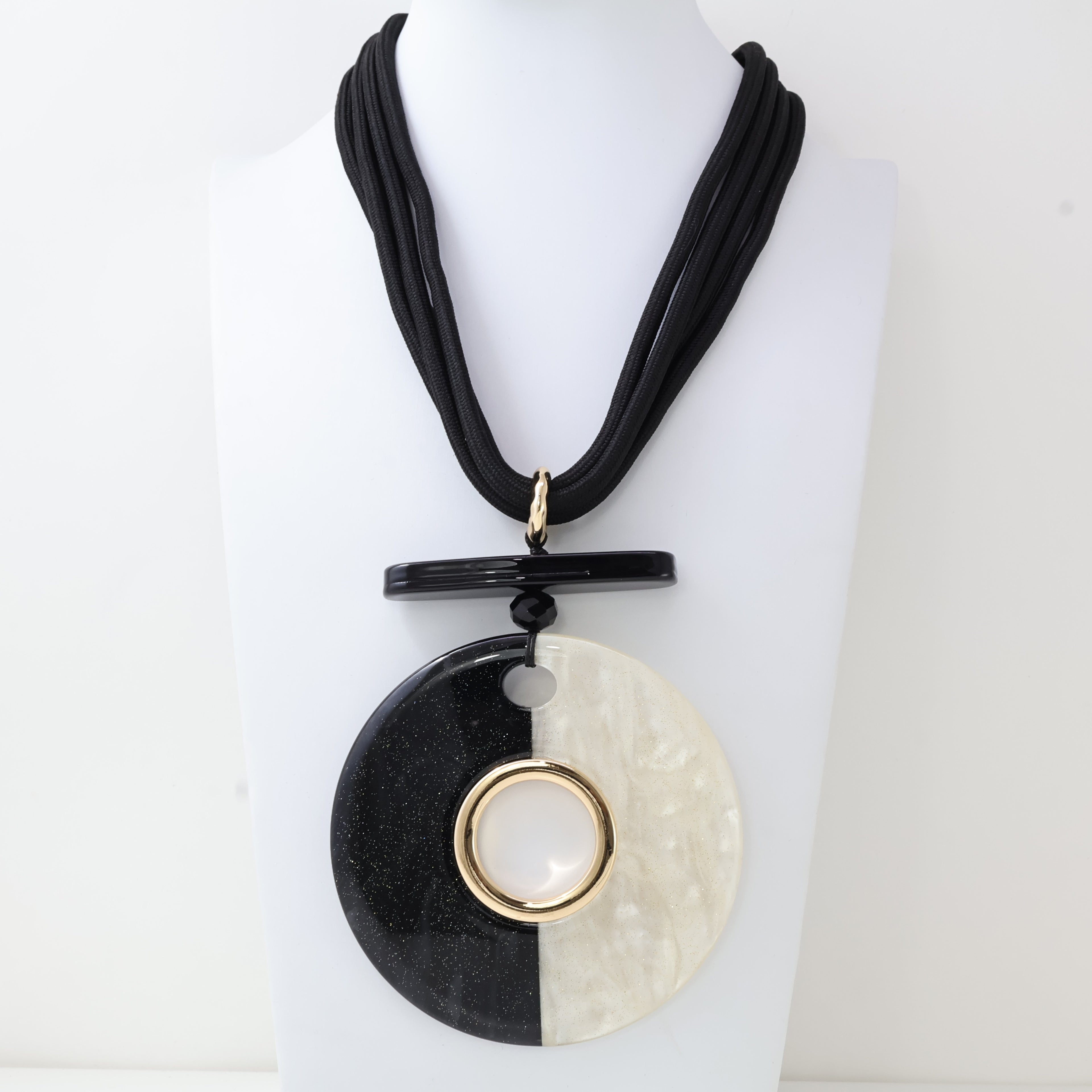 Collier Nova