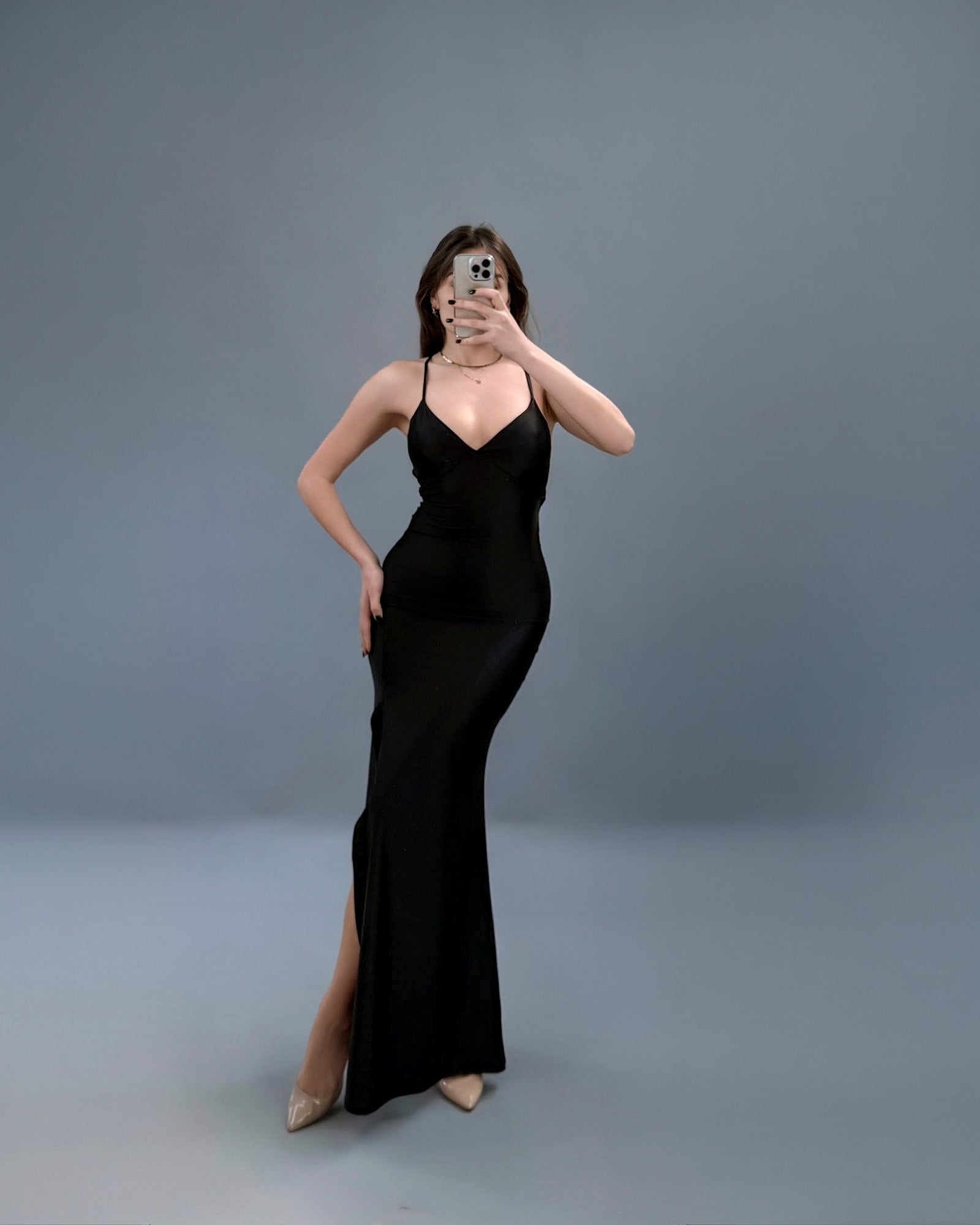 Robe ÉLYA – Dos Lacé & Fente Sensuelle